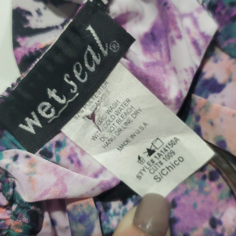 Halter top. - Picture 5 of 5